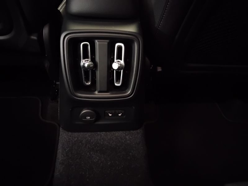 GuidiCar - VOLVO XC40 2023 XC40 1.5 t4 recharge phev Core auto Aziendale
