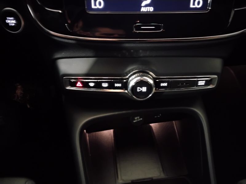 GuidiCar - VOLVO XC40 2023 XC40 1.5 t4 recharge phev Core auto Aziendale