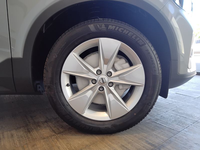 GuidiCar - VOLVO XC40 1 XC40 2.0 b3 Core auto Nuovo