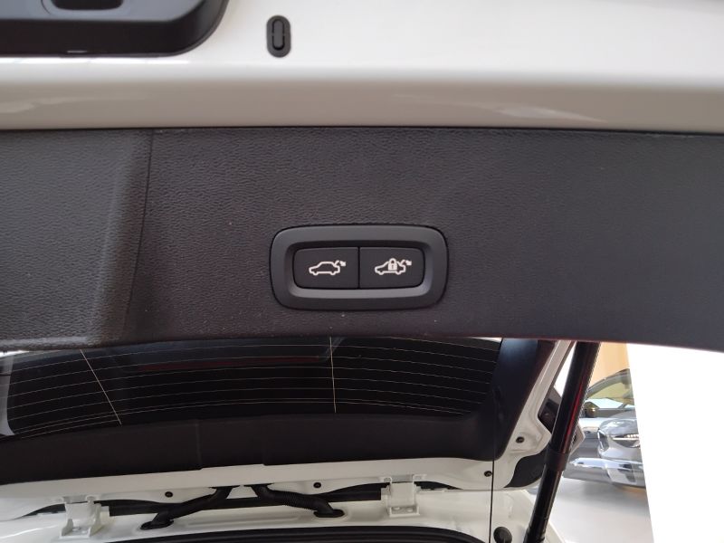 GuidiCar - VOLVO XC40 1 XC40 2.0 b3 Core auto Nuovo