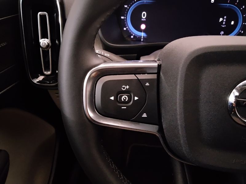 GuidiCar - VOLVO XC40 2024 XC40 2.0 b3 Ultra Dark auto Usato