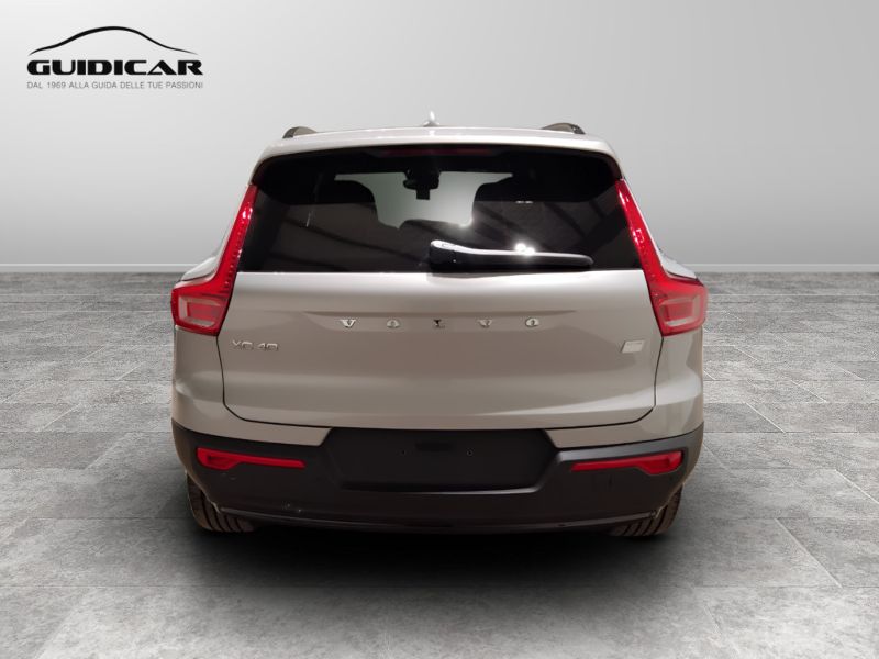 GuidiCar - VOLVO XC40 1 XC40 single motor Core rwd Nuovo