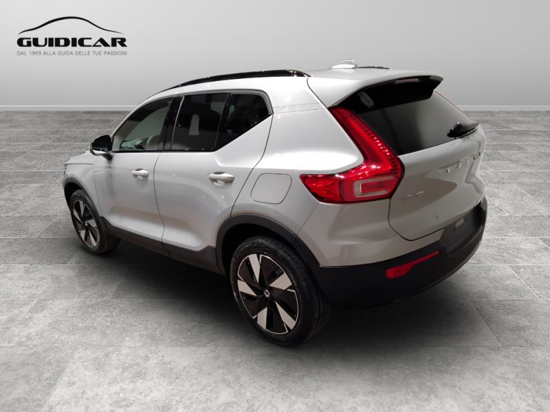 GuidiCar - VOLVO XC40 1 XC40 single motor Core rwd Nuovo