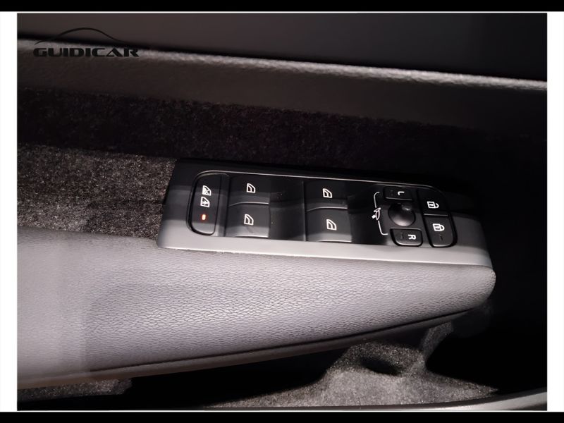 GuidiCar - VOLVO XC40 1 XC40 single motor extend.range Core rwd Nuovo