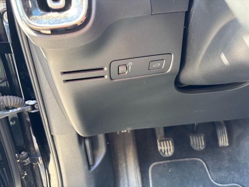 GuidiCar - VOLVO XC40 2021 XC40 1.5 t2 Momentum Core my21 Usato