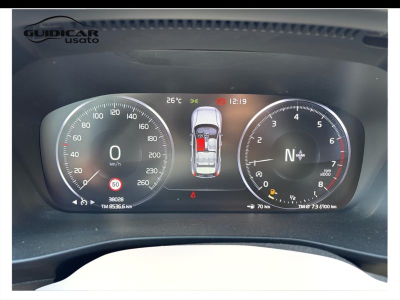 GuidiCar - VOLVO XC40 2021 XC40 1.5 t2 Momentum Core my21 Usato