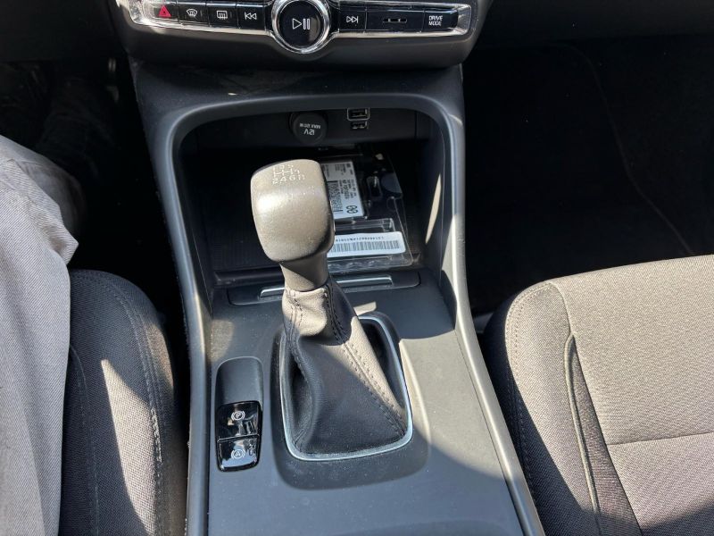 GuidiCar - VOLVO XC40 2021 XC40 1.5 t2 Momentum Core my21 Usato