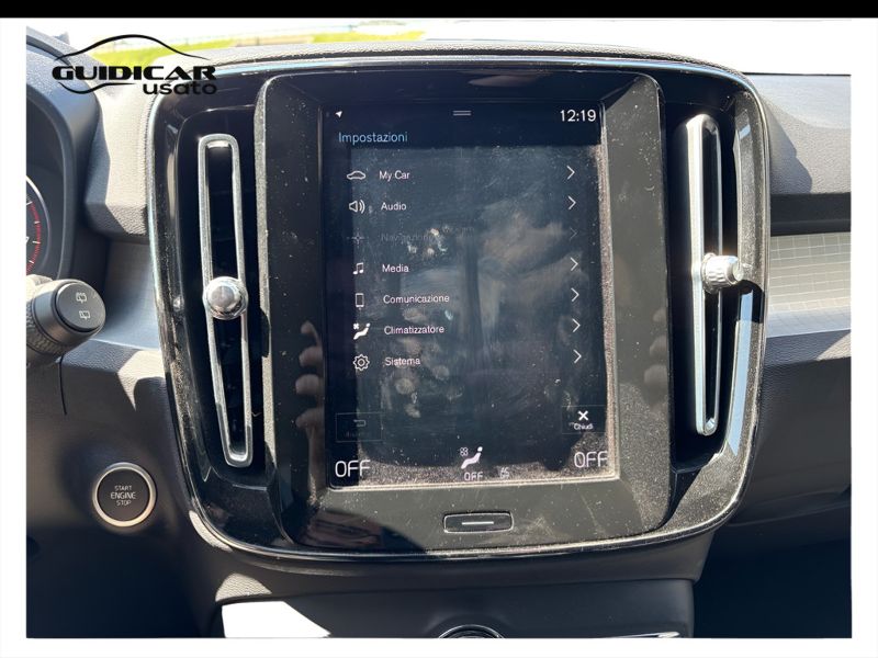 GuidiCar - VOLVO XC40 2021 XC40 1.5 t2 Momentum Core my21 Usato