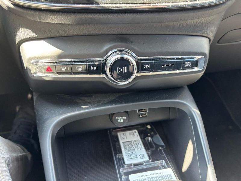 GuidiCar - VOLVO XC40 2021 XC40 1.5 t2 Momentum Core my21 Usato