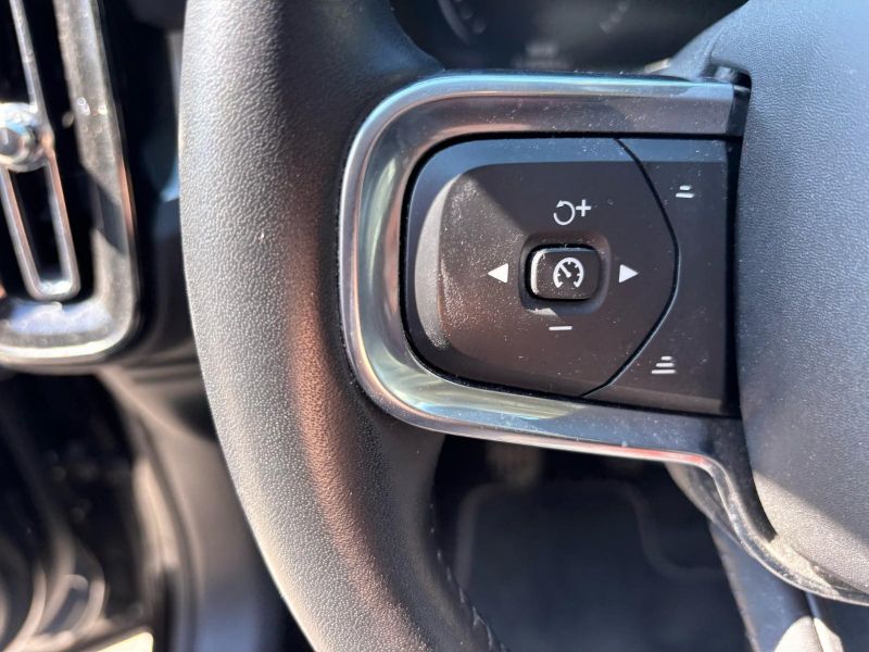 GuidiCar - VOLVO XC40 2021 XC40 1.5 t2 Momentum Core my21 Usato