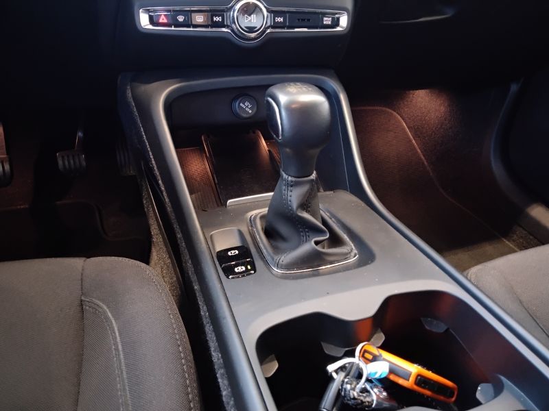 GuidiCar - VOLVO XC40 2021 XC40 1.5 t2 Momentum my21 Usato