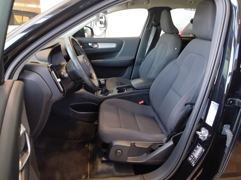 GuidiCar - VOLVO XC40 2021 XC40 1.5 t2 Momentum my21 Usato
