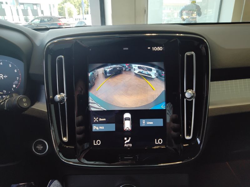 GuidiCar - VOLVO XC40 2021 XC40 1.5 t2 Momentum my21 Usato