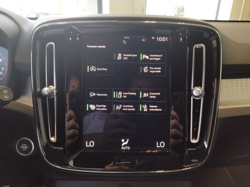 GuidiCar - VOLVO XC40 2021 XC40 1.5 t2 Momentum my21 Usato