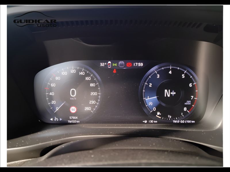 GuidiCar - VOLVO XC40 2022 XC40 1.5 t2 Momentum my21 Usato