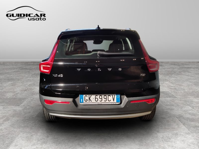 GuidiCar - VOLVO XC40 2022 XC40 1.5 t2 Momentum my21 Usato