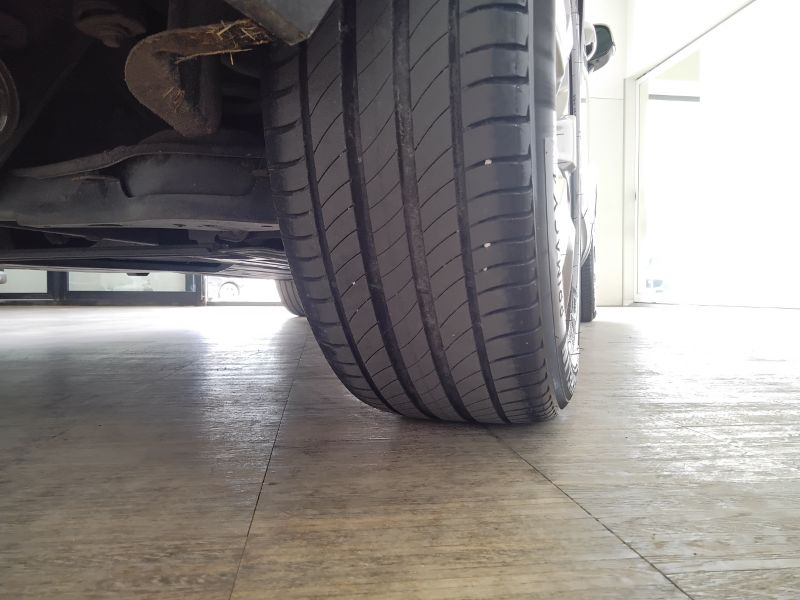 GuidiCar - VOLVO XC40 2021 XC40 1.5 t2 Momentum Pro my21 Usato