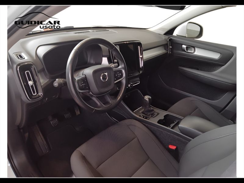 GuidiCar - VOLVO XC40 2021 XC40 1.5 t2 Momentum Pro my21 Usato