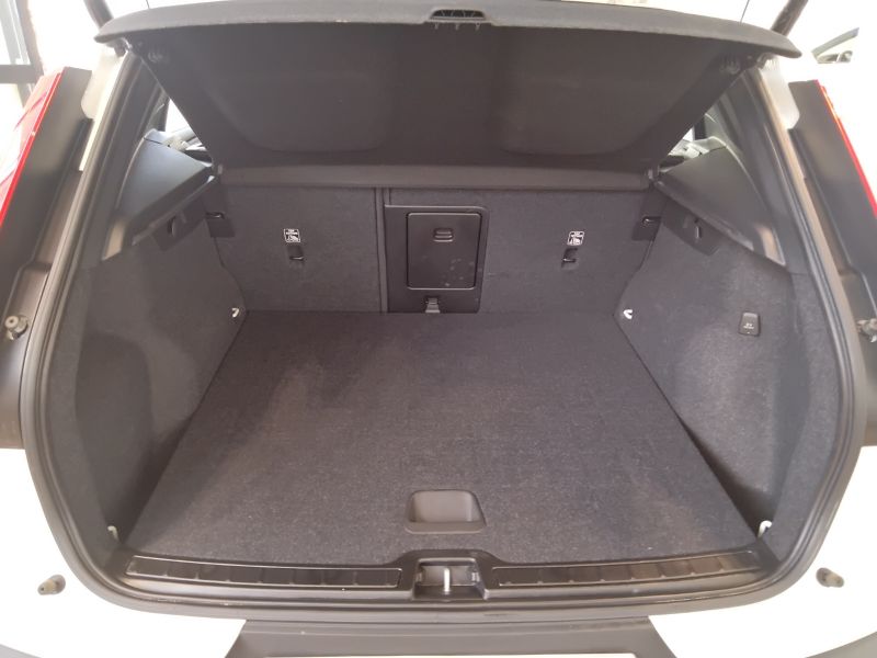 GuidiCar - VOLVO XC40 2021 XC40 1.5 t2 Momentum Pro my21 Usato