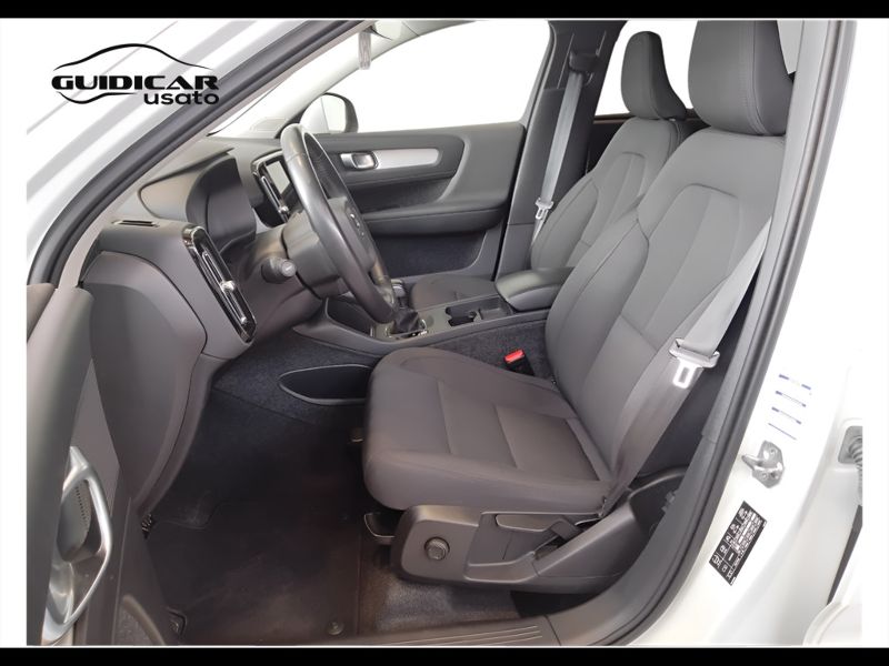 GuidiCar - VOLVO XC40 2021 XC40 1.5 t2 Momentum Pro my21 Usato