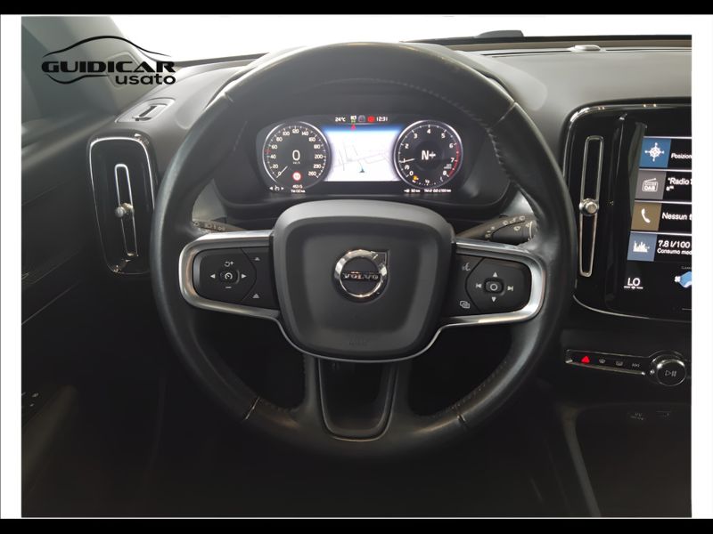 GuidiCar - VOLVO XC40 2021 XC40 1.5 t2 Momentum Pro my21 Usato