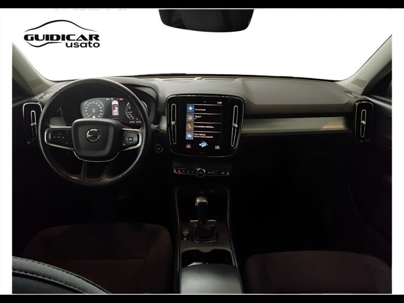 GuidiCar - VOLVO XC40 2021 XC40 1.5 t2 Momentum Pro my21 Usato