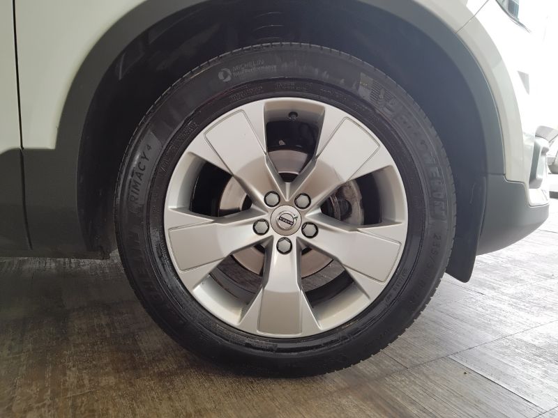 GuidiCar - VOLVO XC40 2021 XC40 1.5 t2 Momentum Pro my21 Usato