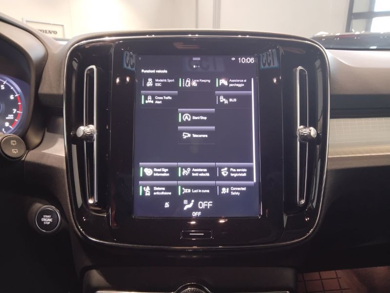 GuidiCar - VOLVO XC40 2018 XC40 1.5 T3 Momentum 156cv Usato