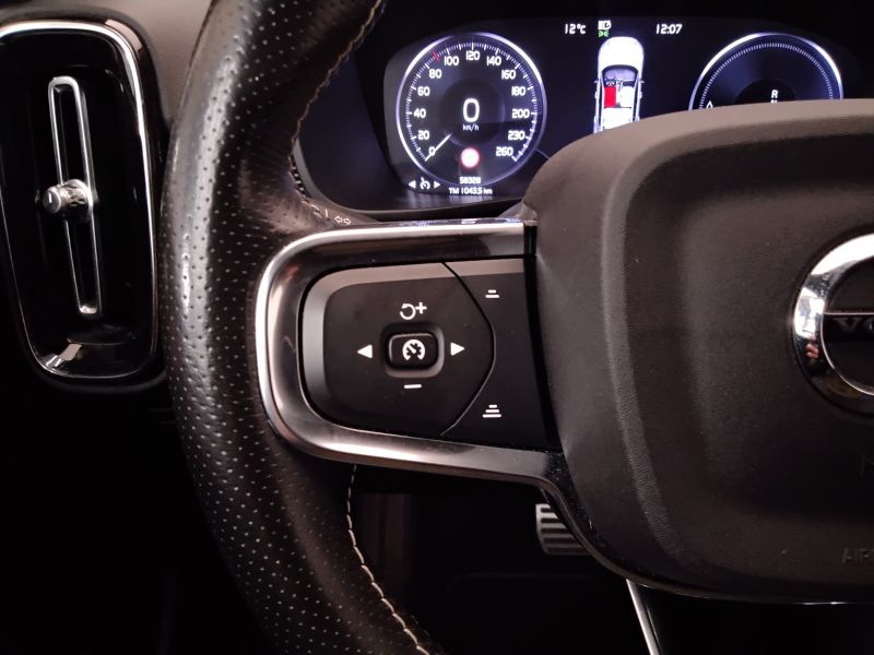 GuidiCar - VOLVO XC40 2020 XC40 1.5 T5 plug-in-hybrid R-design auto my21 Usato