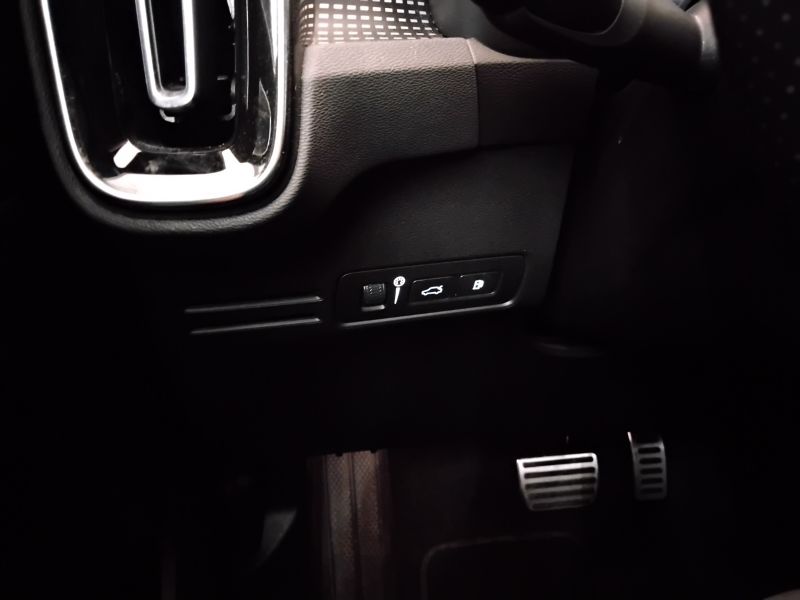 GuidiCar - VOLVO XC40 2020 XC40 1.5 T5 plug-in-hybrid R-design auto my21 Usato