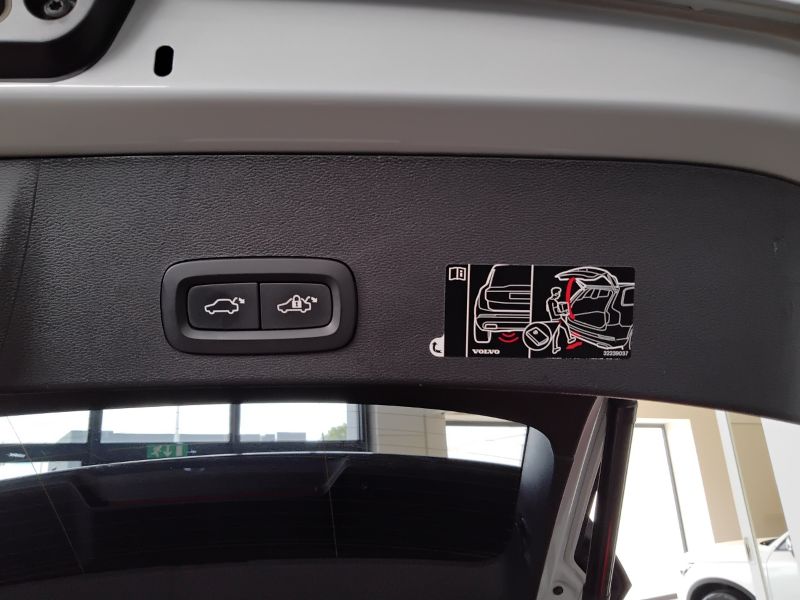 GuidiCar - VOLVO XC40 2020 XC40 1.5 T5 plug-in-hybrid R-design auto my21 Usato
