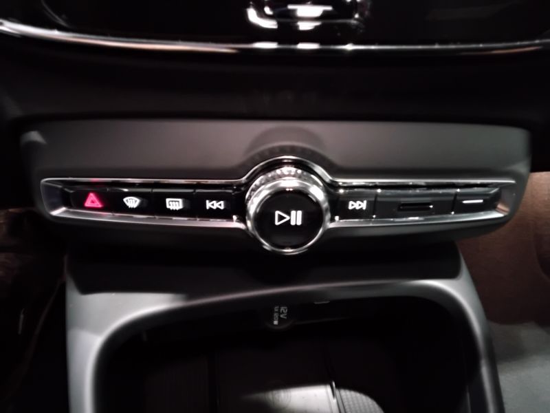 GuidiCar - VOLVO XC40 1 XC40 single motor extend.range Core rwd Nuovo