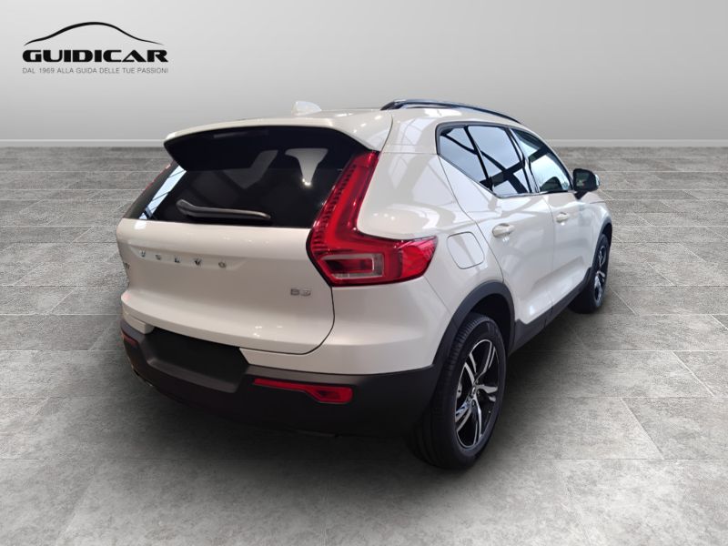 GuidiCar - VOLVO XC40 1 XC40 PLUS DARK B3 AUT Nuovo