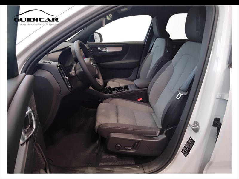 GuidiCar - VOLVO XC40 1 XC40 PLUS DARK B3 AUT Nuovo