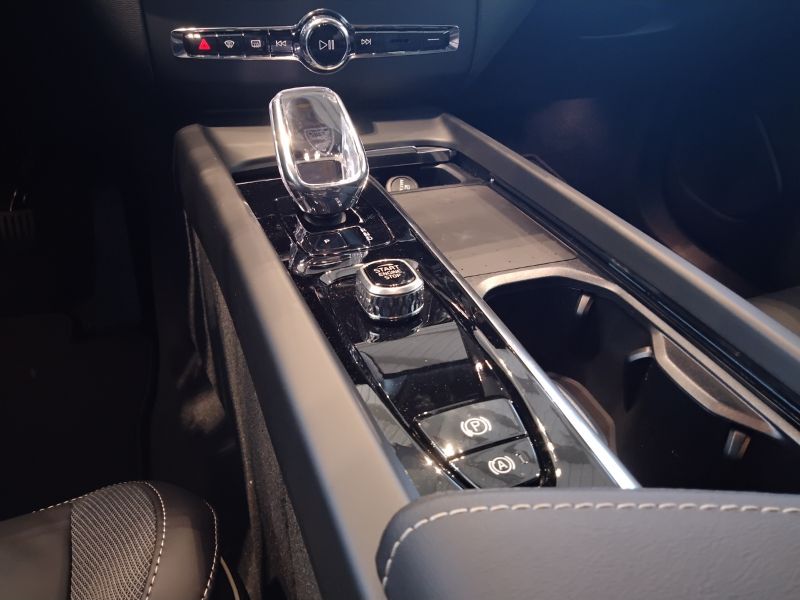 GuidiCar - VOLVO XC60 2024 XC60 2.0 t6 phev Ultra Dark awd auto Km0
