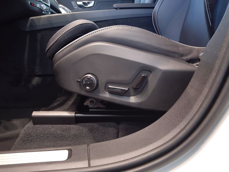 GuidiCar - VOLVO XC60 2024 XC60 2.0 t6 phev Ultra Dark awd auto Km0