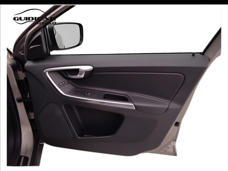 GuidiCar - VOLVO XC60 2014 XC60 2.4 D4 Momentum awd 181cv geartronic Usato