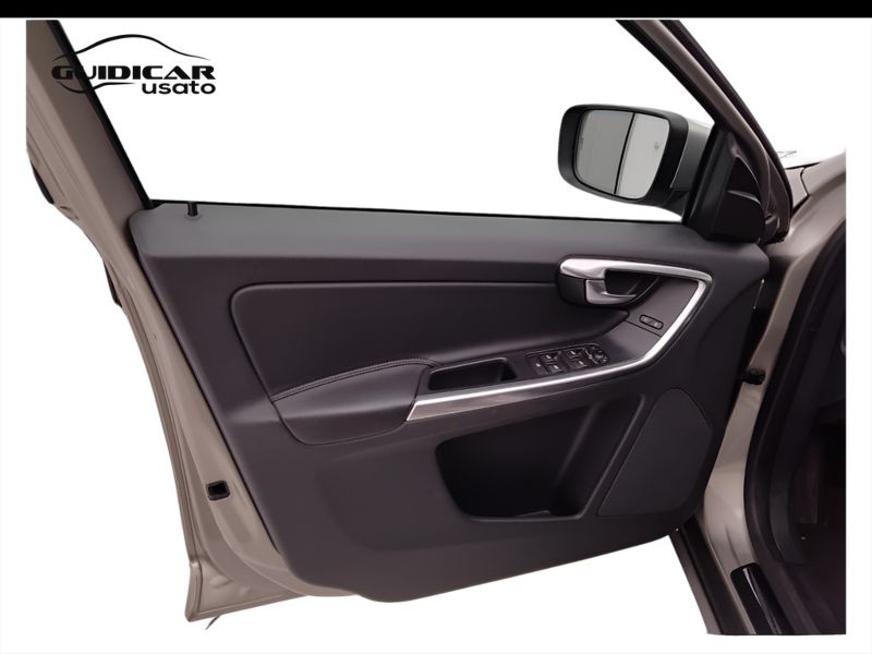 GuidiCar - VOLVO XC60 2014 XC60 2.4 D4 Momentum awd 181cv geartronic Usato
