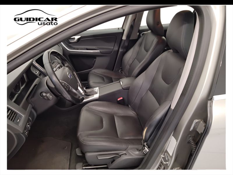 GuidiCar - VOLVO XC60 2014 XC60 2.4 D4 Momentum awd 181cv geartronic Usato