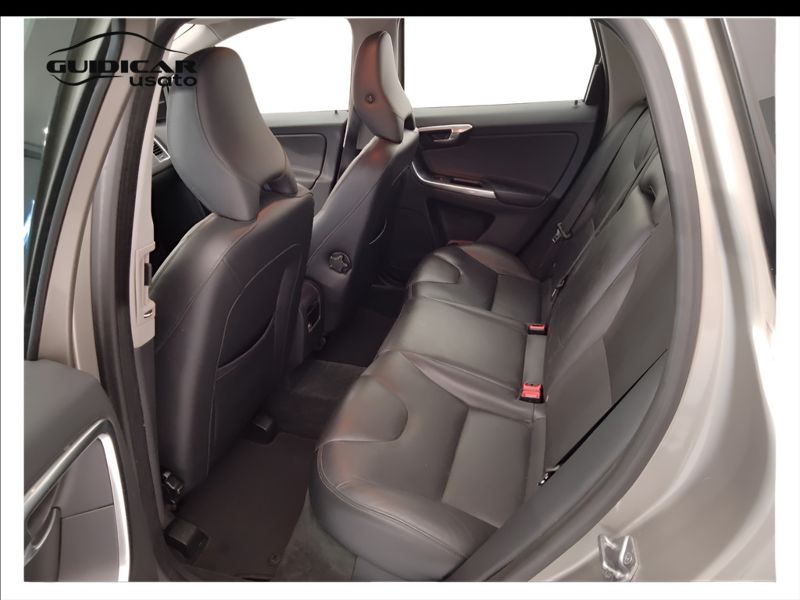 GuidiCar - VOLVO XC60 2014 XC60 2.4 D4 Momentum awd 181cv geartronic Usato