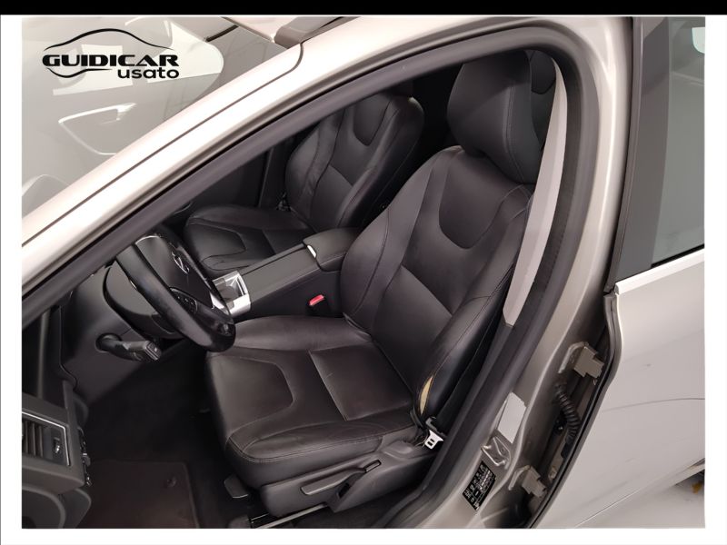 GuidiCar - VOLVO XC60 2014 XC60 2.4 D4 Momentum awd 181cv geartronic Usato
