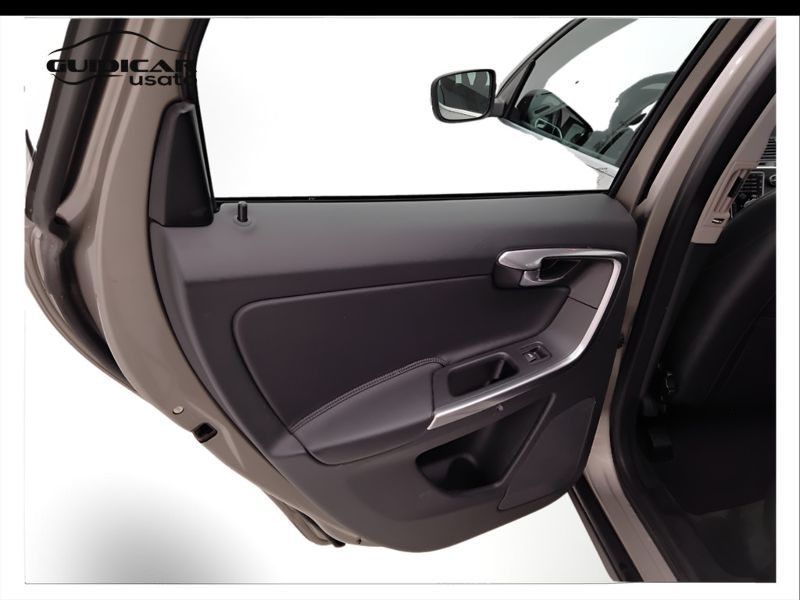 GuidiCar - VOLVO XC60 2014 XC60 2.4 D4 Momentum awd 181cv geartronic Usato