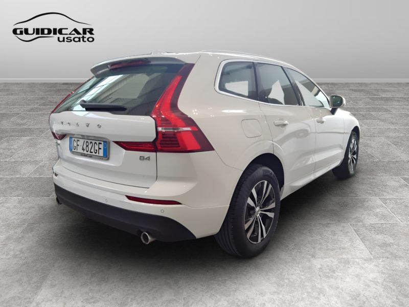 GuidiCar - VOLVO XC60 2021 XC60 2.0 B4 Momentum auto Usato