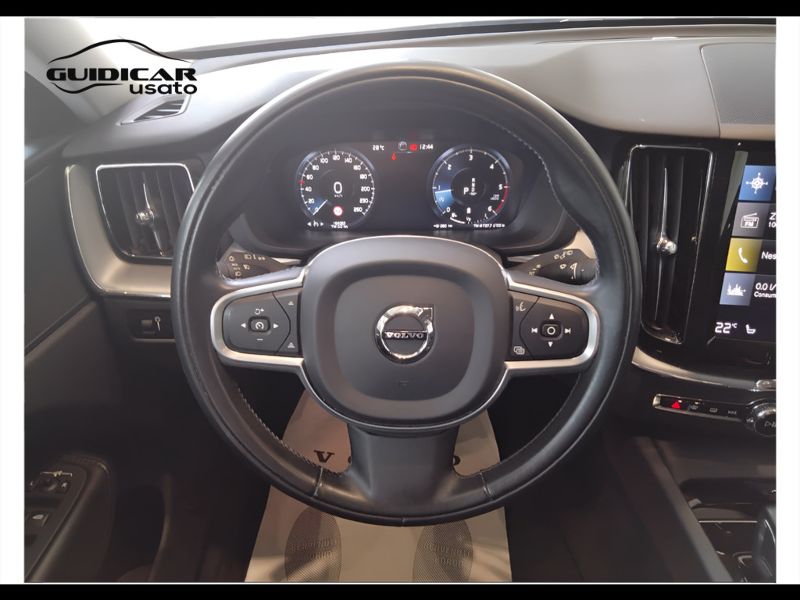 GuidiCar - VOLVO XC60 2021 XC60 2.0 B4 Momentum auto Usato
