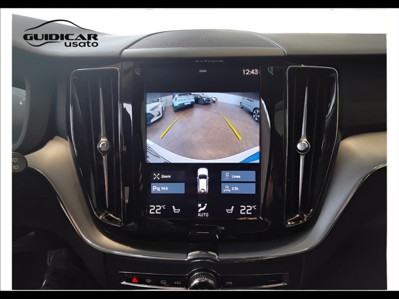 GuidiCar - VOLVO XC60 2021 XC60 2.0 B4 Momentum auto Usato