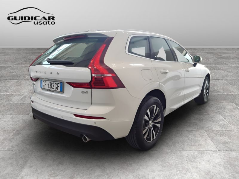 GuidiCar - VOLVO XC60 2021 XC60 2.0 B4 Momentum auto Usato