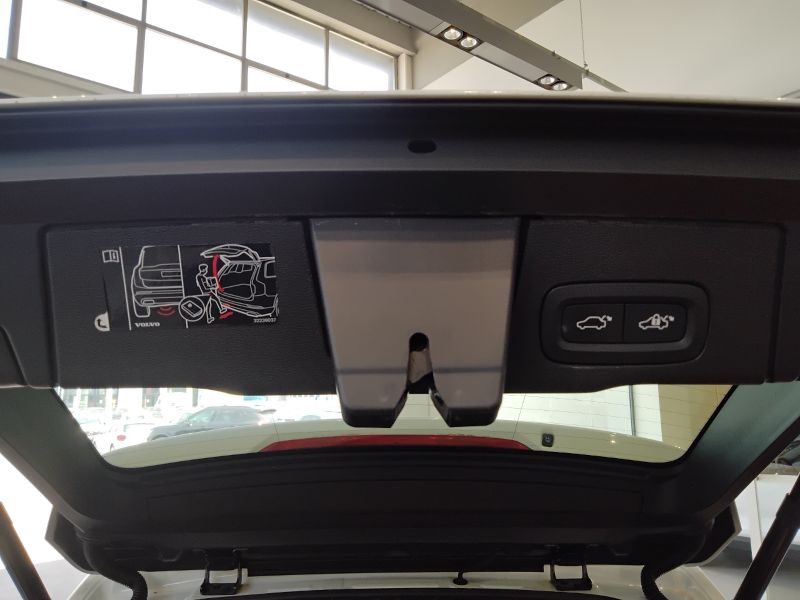 GuidiCar - VOLVO XC60 2021 XC60 2.0 B4 Momentum auto Usato