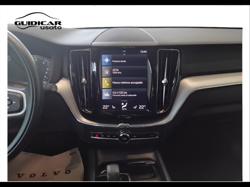 GuidiCar - VOLVO XC60 2021 XC60 2.0 B4 Momentum auto Usato