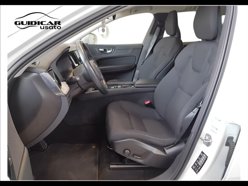 GuidiCar - VOLVO XC60 2021 XC60 2.0 B4 Momentum auto Usato
