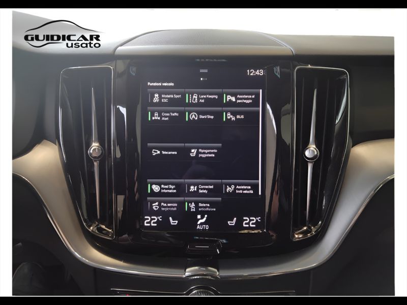 GuidiCar - VOLVO XC60 2021 XC60 2.0 B4 Momentum auto Usato
